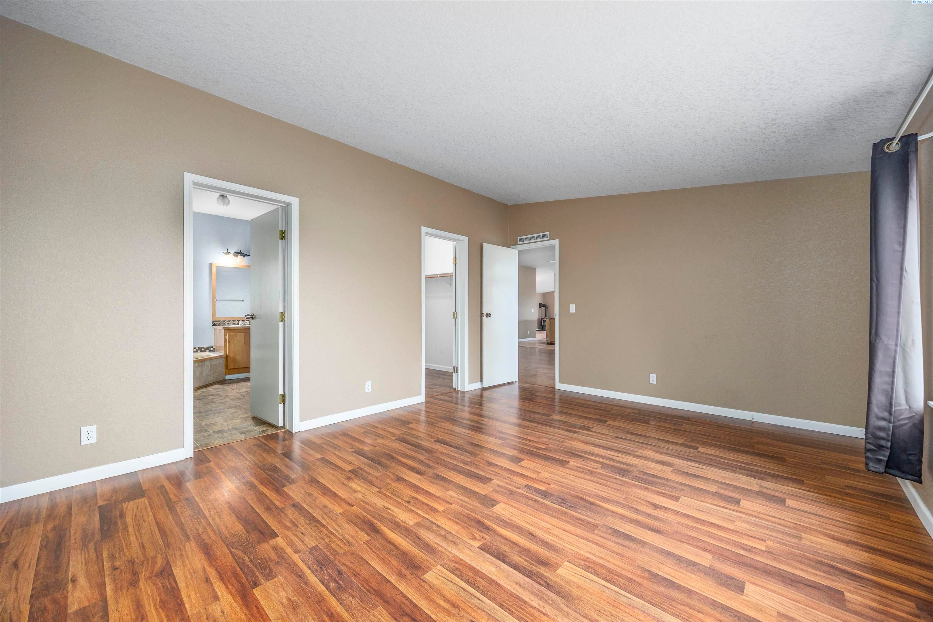 Benton City, Washington, 99320, United States, 3 Bedrooms Bedrooms, ,2 BathroomsBathrooms,Residential,For Sale,1998033