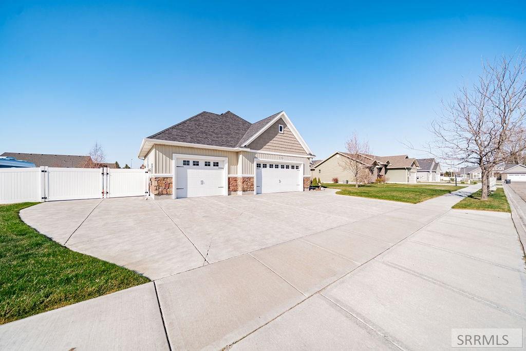 IDAHO FALLS, Idaho, 83404, United States, 4 Bedrooms Bedrooms, ,3 BathroomsBathrooms,Residential,For Sale,1873456