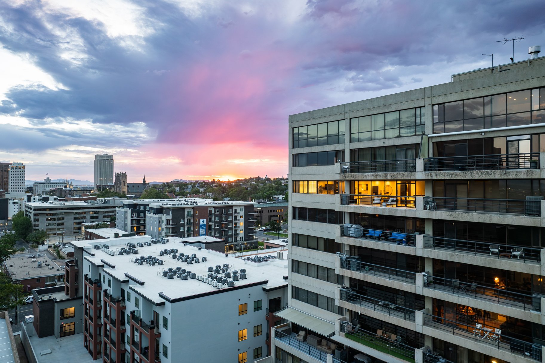  Corner Residence with Towering Views of Salt Lake City - 物件實景