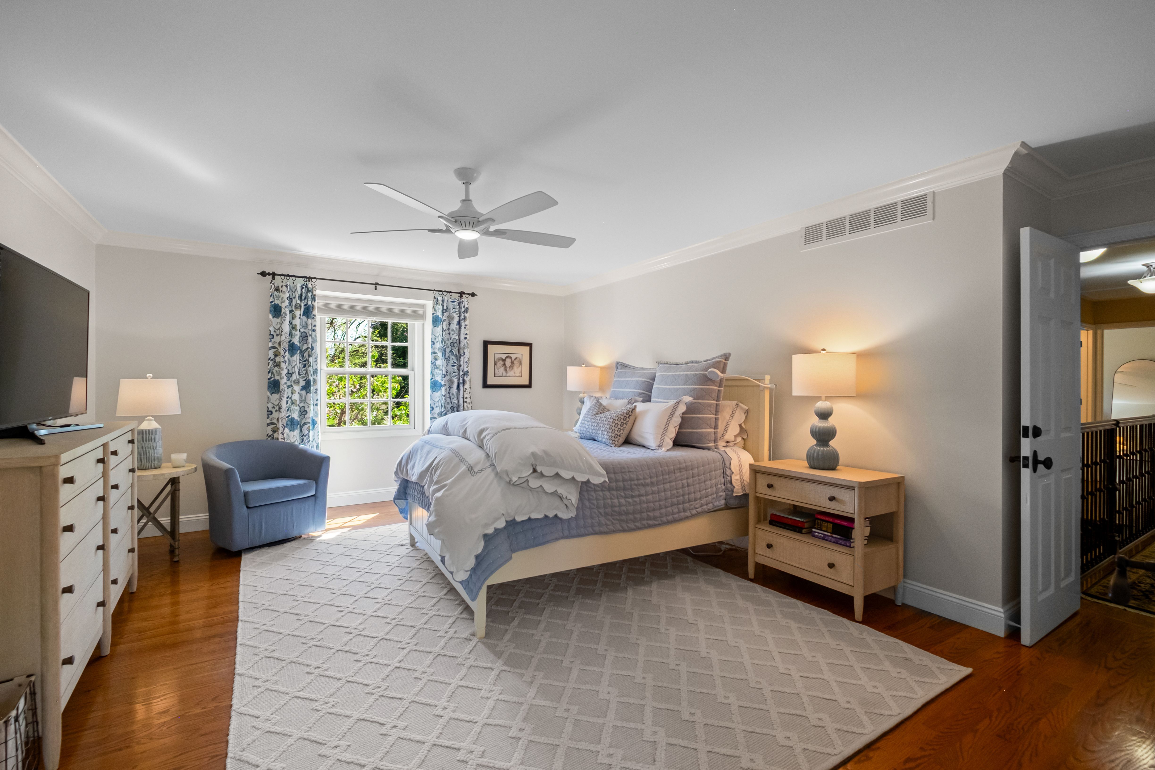  Welcome to this highly sought after home in Carberry Place l - 物件實景