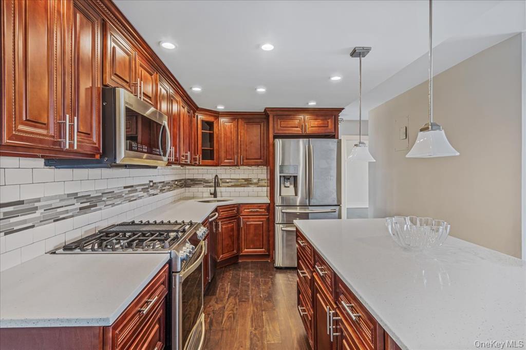 Bayside, New York, 11360, United States, 2 Bedrooms Bedrooms, ,2 BathroomsBathrooms,Residential,For Sale,1974426