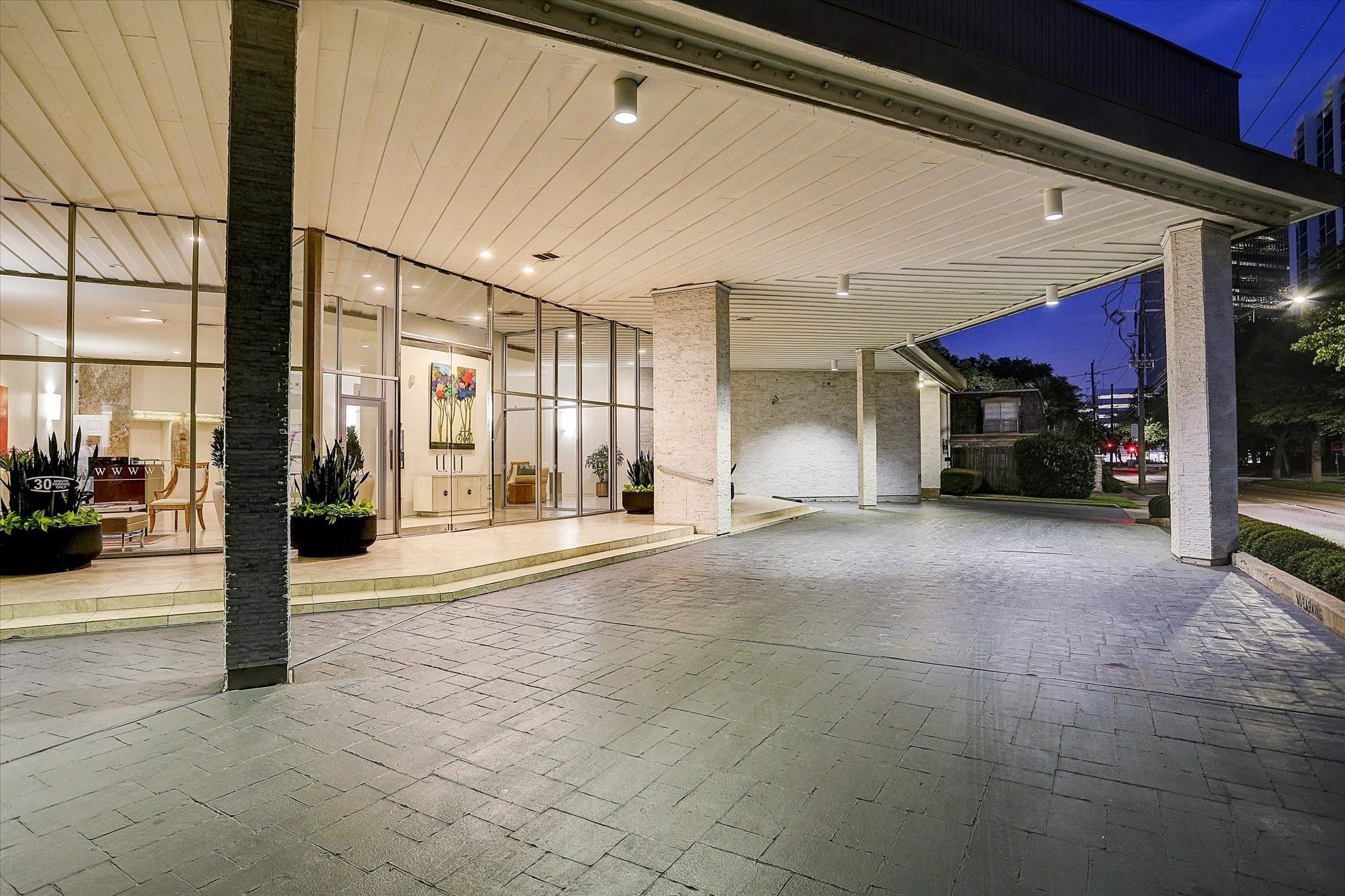  5050 Woodway Drive #8N - 物件實景