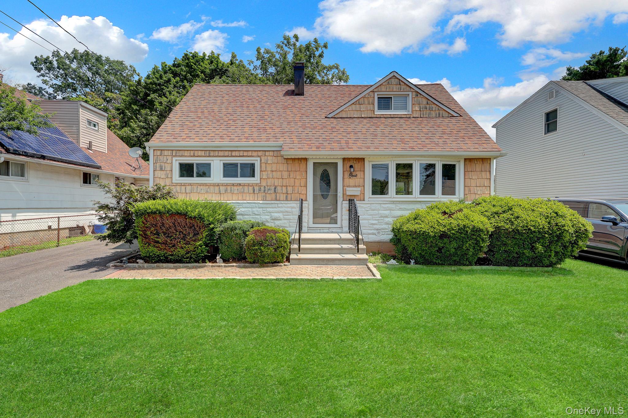 Prince St, Hicksville, NY 11801