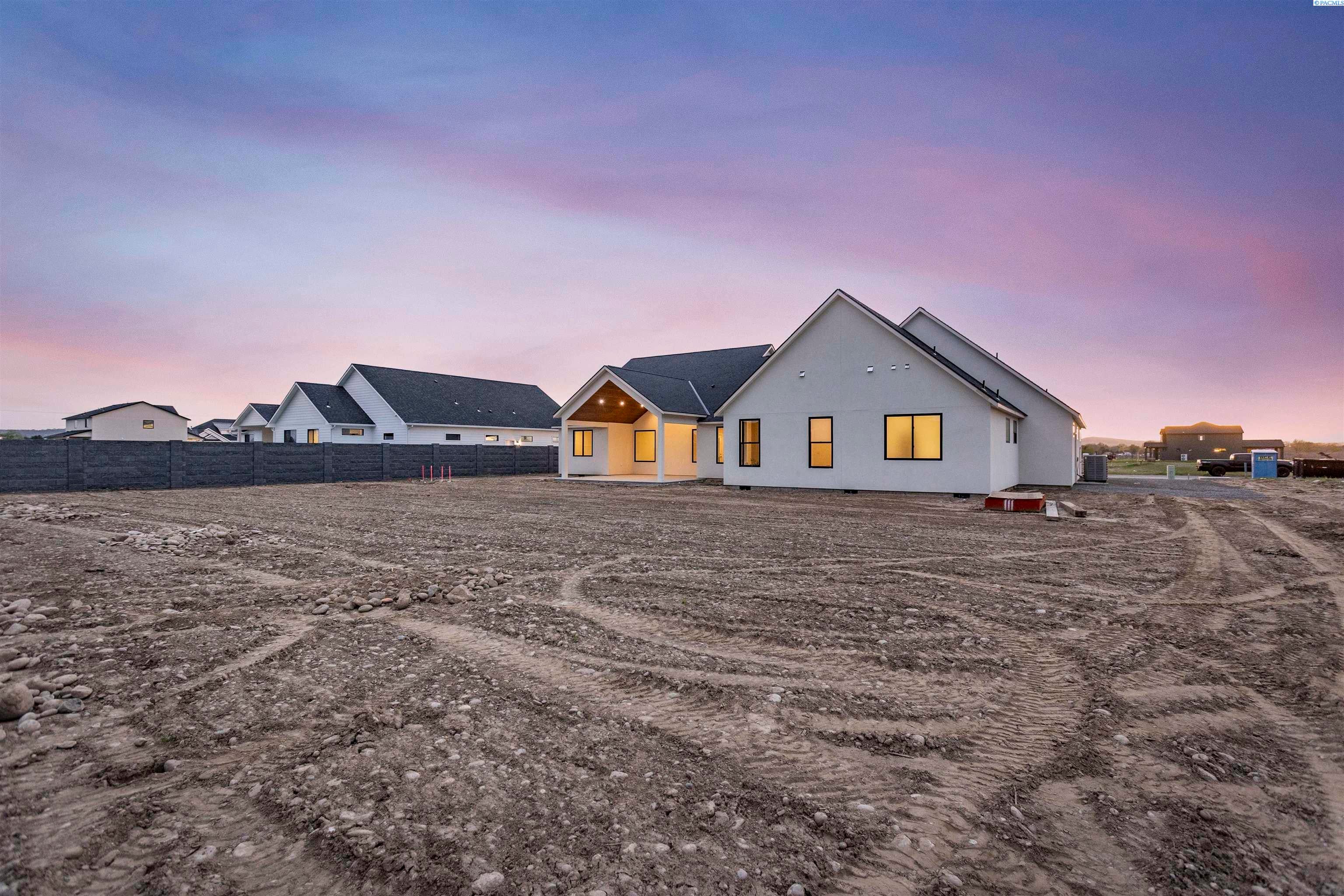 Pasco, Washington, 99301, United States, 5 Bedrooms Bedrooms, ,3 BathroomsBathrooms,Residential,For Sale,1765615