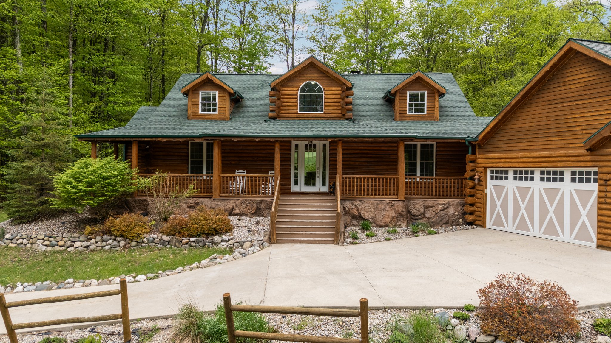 Bellaire, Michigan, 49615, United States, 5 Bedrooms Bedrooms, ,4 BathroomsBathrooms,Residential,For Sale,1826987
