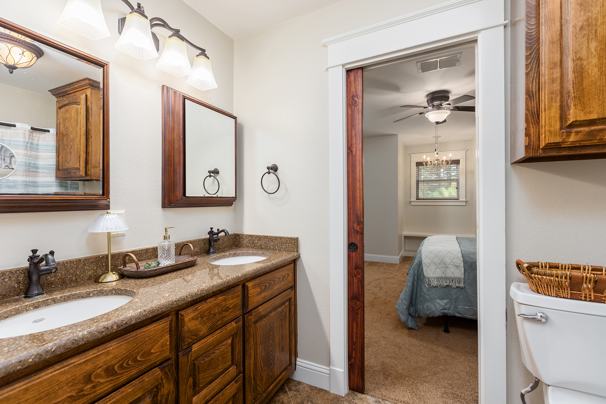Bronson, Texas, 75930, United States, 5 Bedrooms Bedrooms, ,4 BathroomsBathrooms,Residential,For Sale,1944526