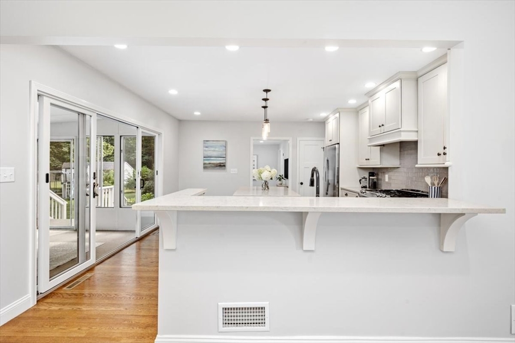Norwell, Massachusetts, 02061, United States, 3 Bedrooms Bedrooms, ,2 BathroomsBathrooms,Residential,For Sale,1939151