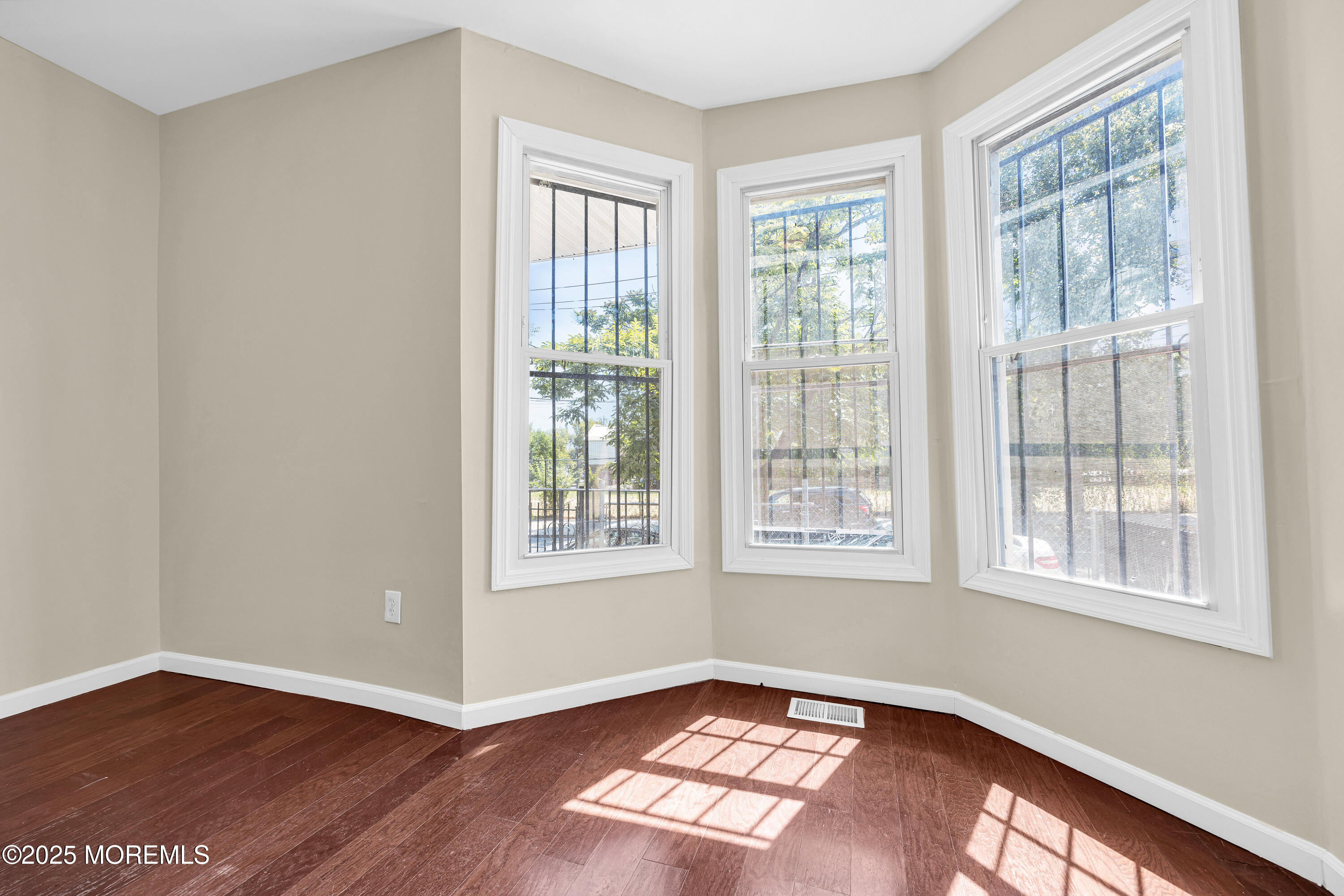 Newark, New Jersey, 07107, United States, 6 Bedrooms Bedrooms, ,3 BathroomsBathrooms,Residential,For Sale,1937916