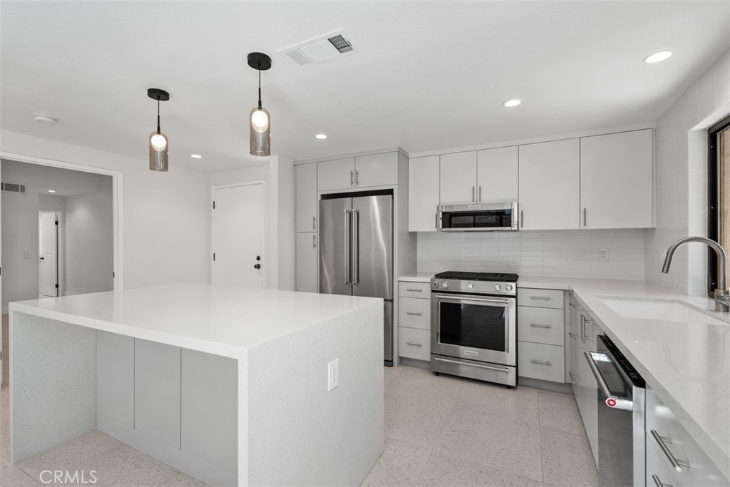 Palm Springs, California, 92264, United States, 2 Bedrooms Bedrooms, ,2 BathroomsBathrooms,Residential,For Sale,1856182