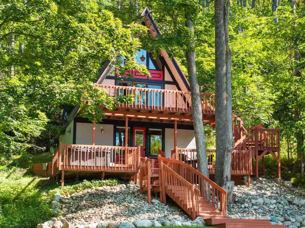 Harbor Springs, Michigan, 49740, United States, 2 Bedrooms Bedrooms, ,2 BathroomsBathrooms,Residential,For Sale,1901422