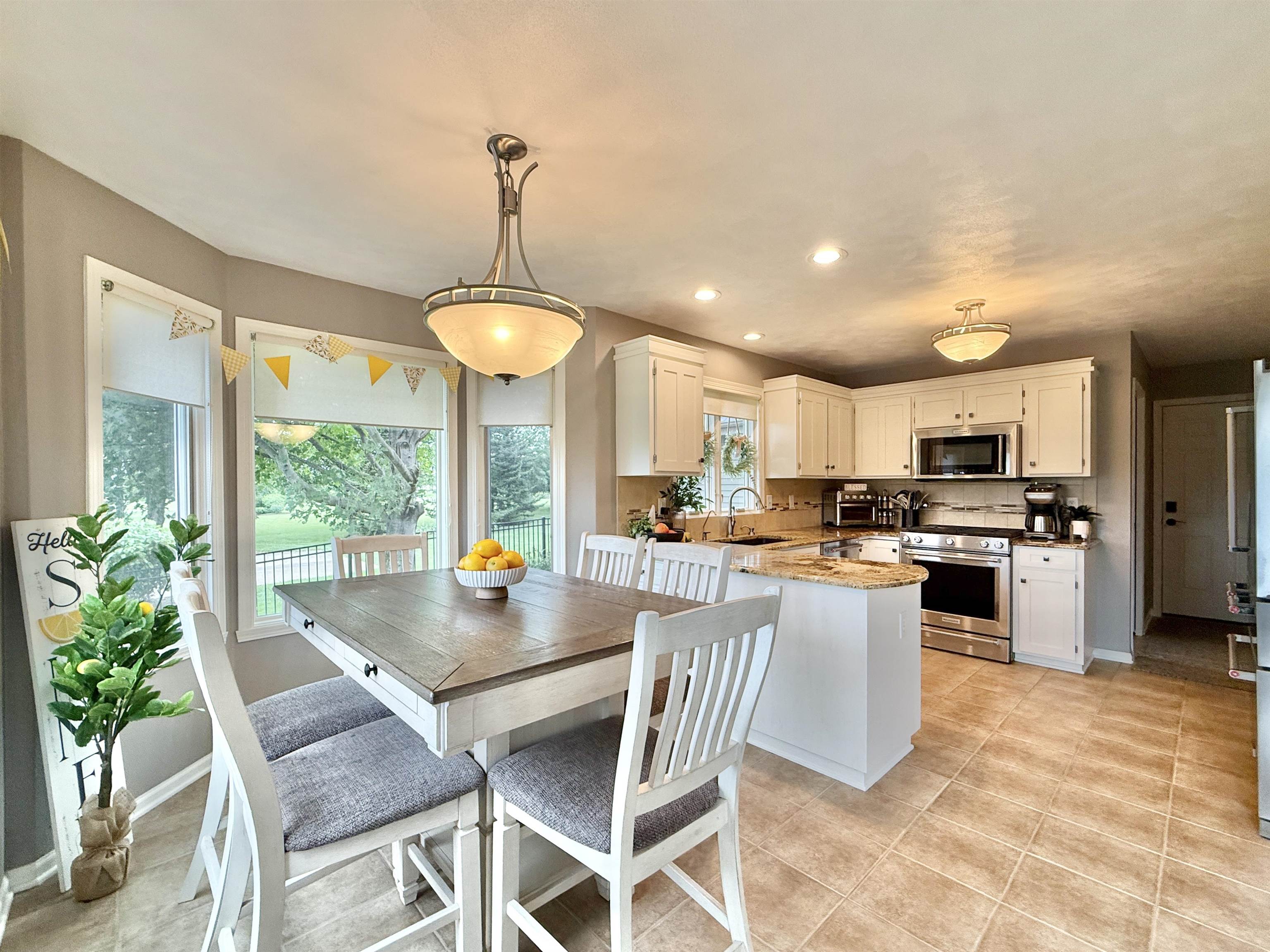 South Beloit, Illinois, 61080, United States, 4 Bedrooms Bedrooms, ,3 BathroomsBathrooms,Residential,For Sale,1984178