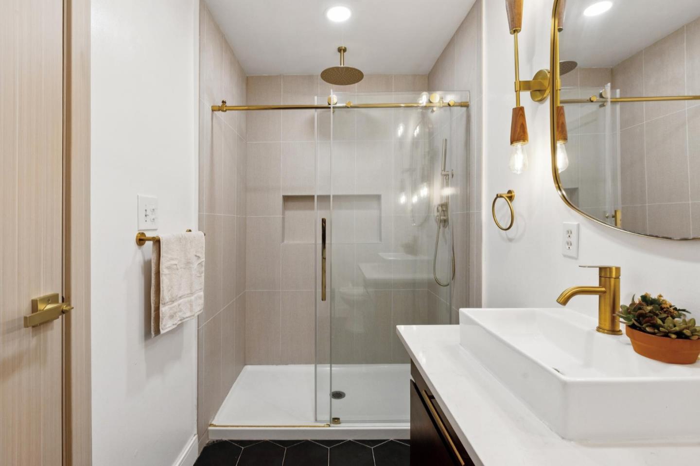 East Palo Alto, California, 94303, United States, 3 Bedrooms Bedrooms, ,2 BathroomsBathrooms,Residential,For Sale,1947382