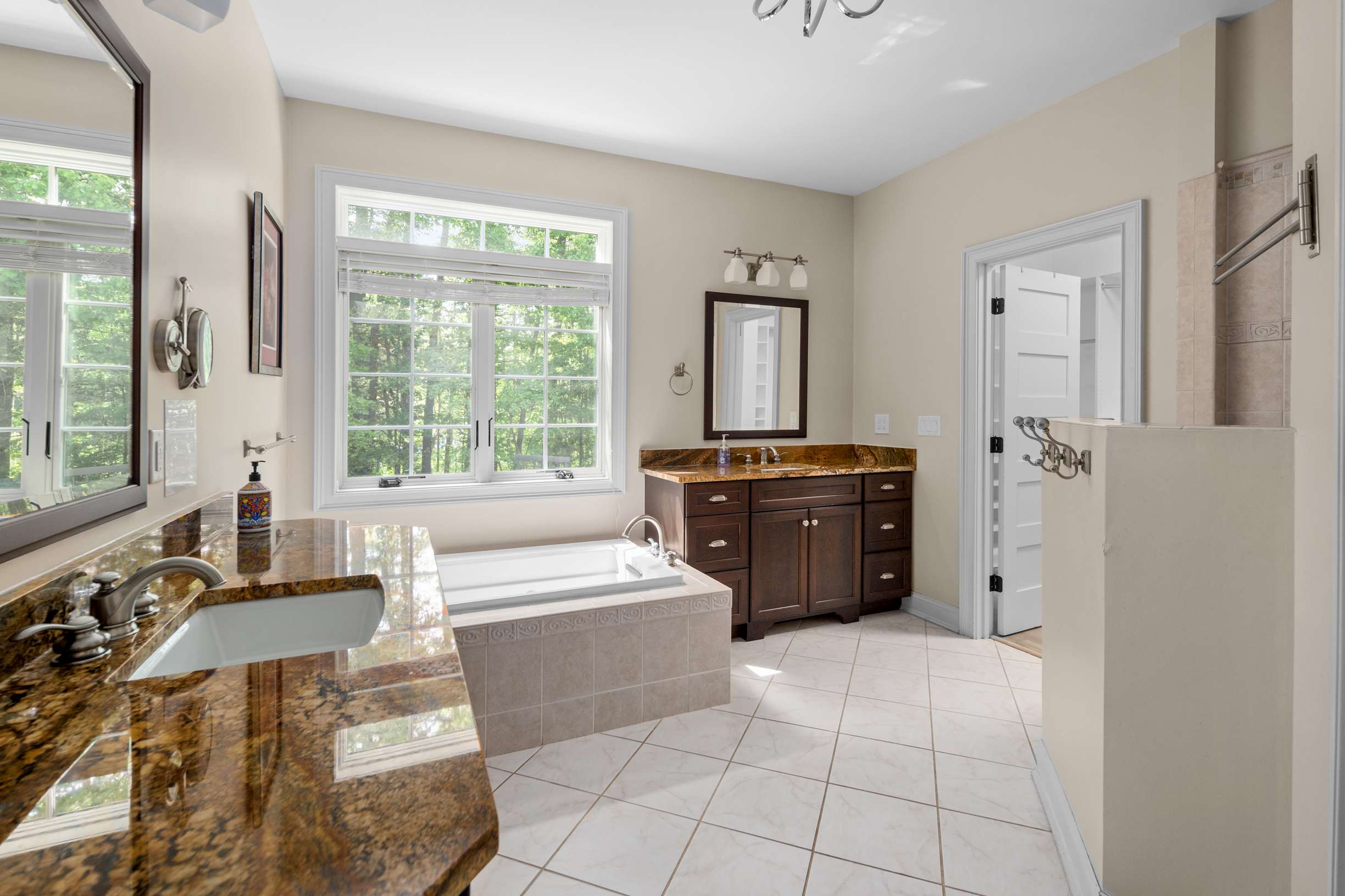  Shingle Style Colonial With Deep Water Dock Access - 物件實景