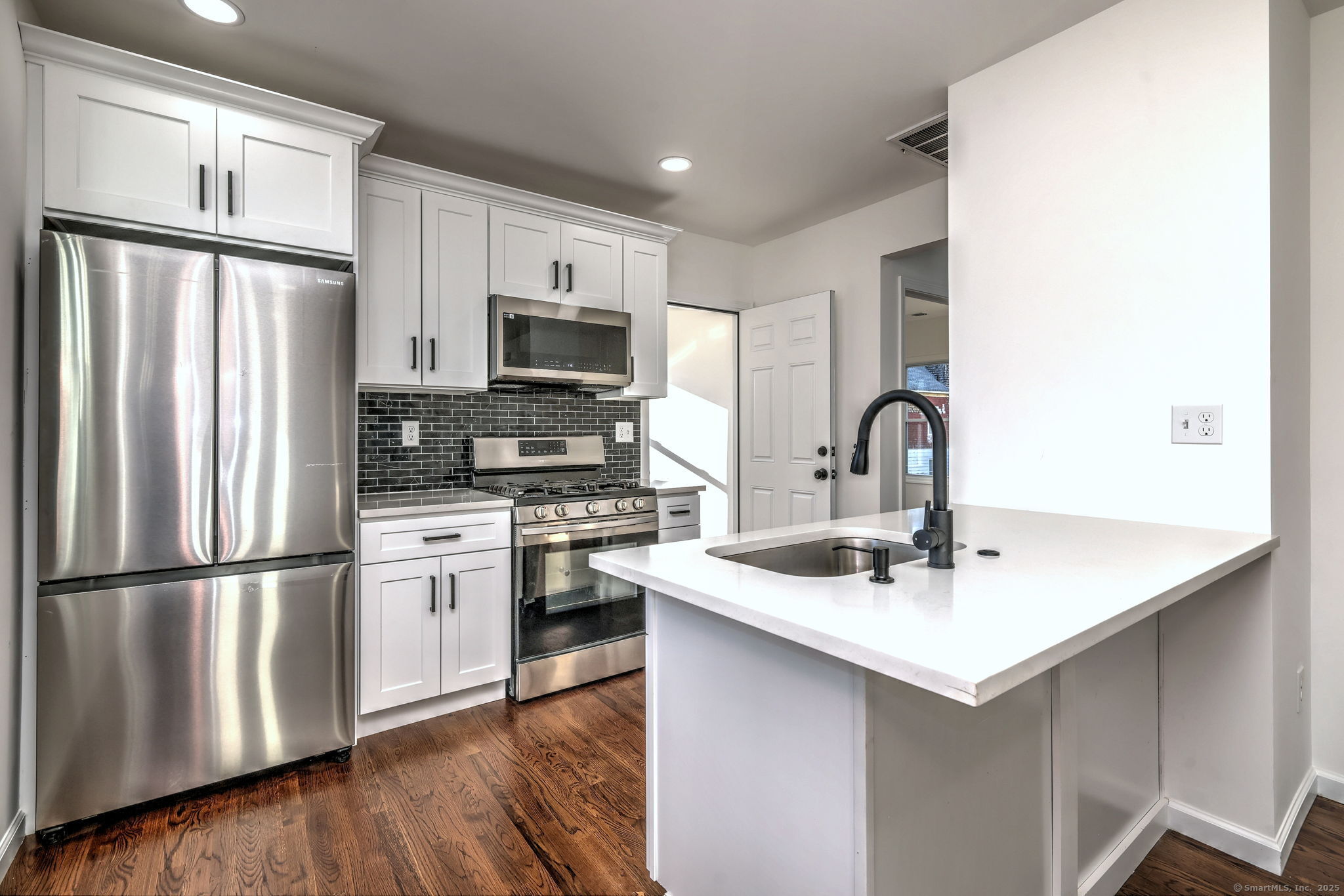 Hamden, Connecticut, 06514, United States, 8 Bedrooms Bedrooms, ,3 BathroomsBathrooms,Residential,For Sale,1940598