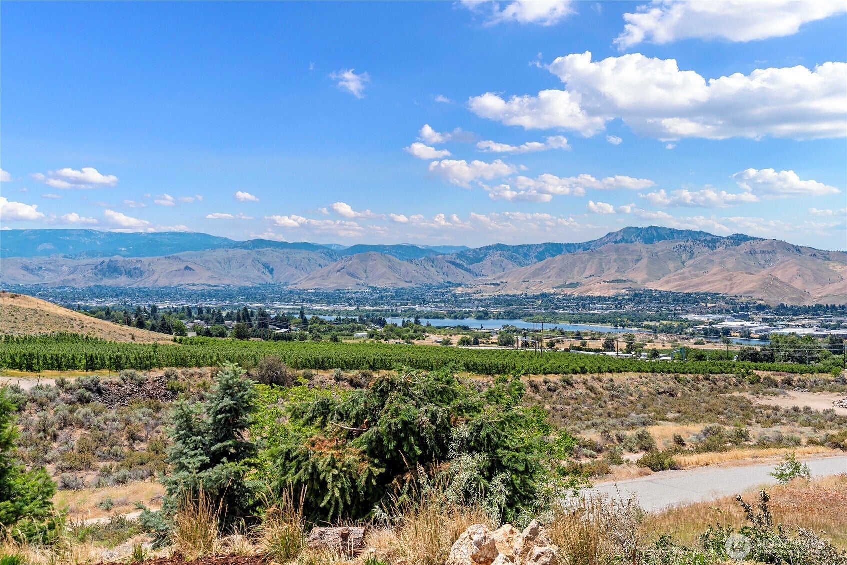 East Wenatchee, Washington, 98802, United States, 3 Bedrooms Bedrooms, ,2 BathroomsBathrooms,Residential,For Sale,1876357