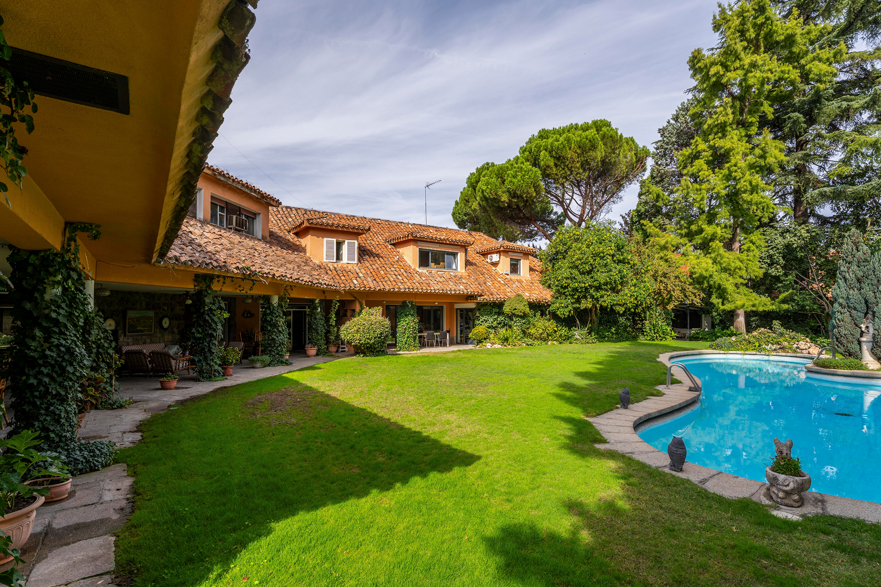  1,695 m² residence on a 4,873 m² plot in Puerta de Hierro - 物件實景