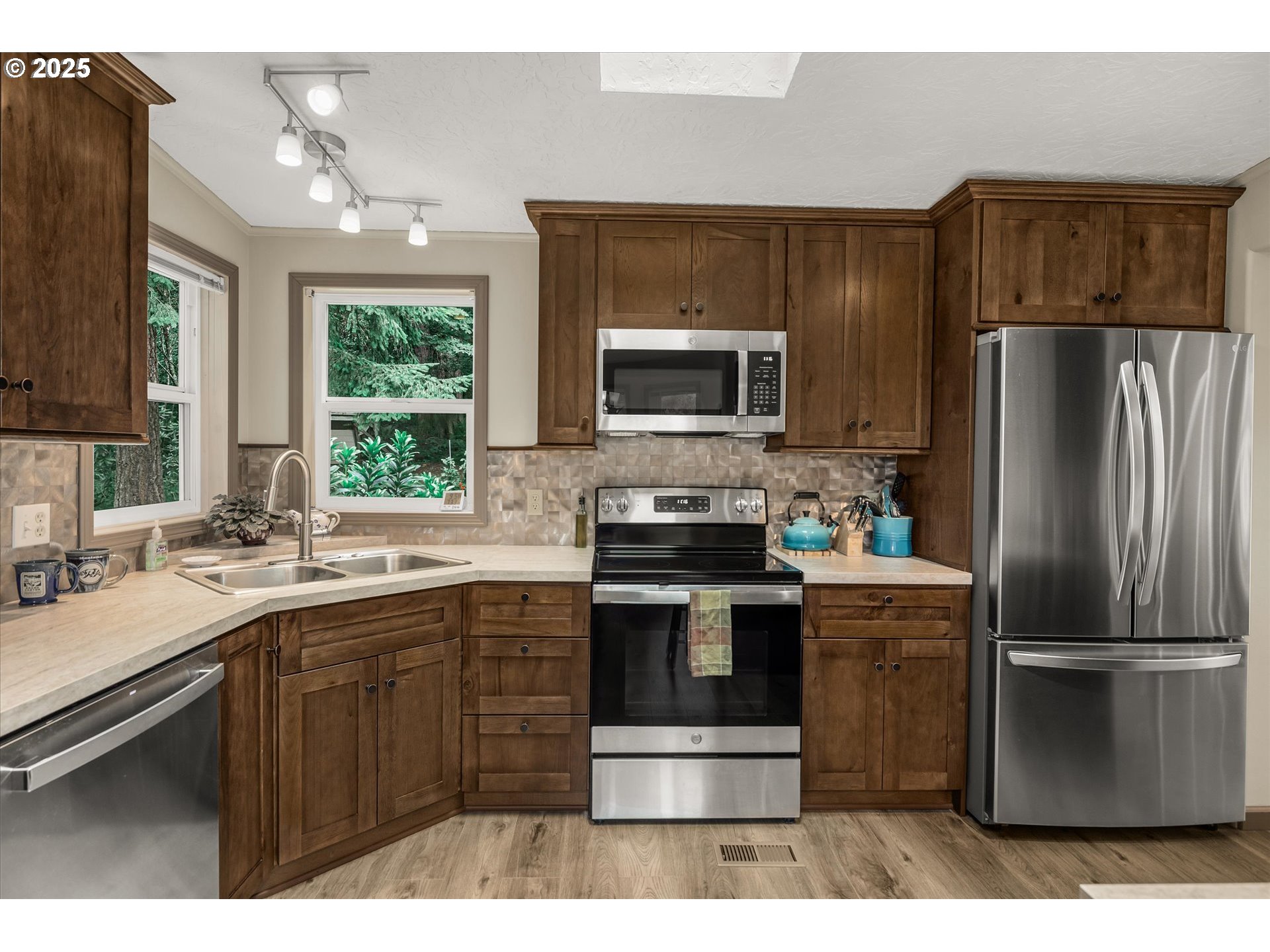 Sandy, Oregon, 97055, United States, 4 Bedrooms Bedrooms, ,3 BathroomsBathrooms,Residential,For Sale,1937237