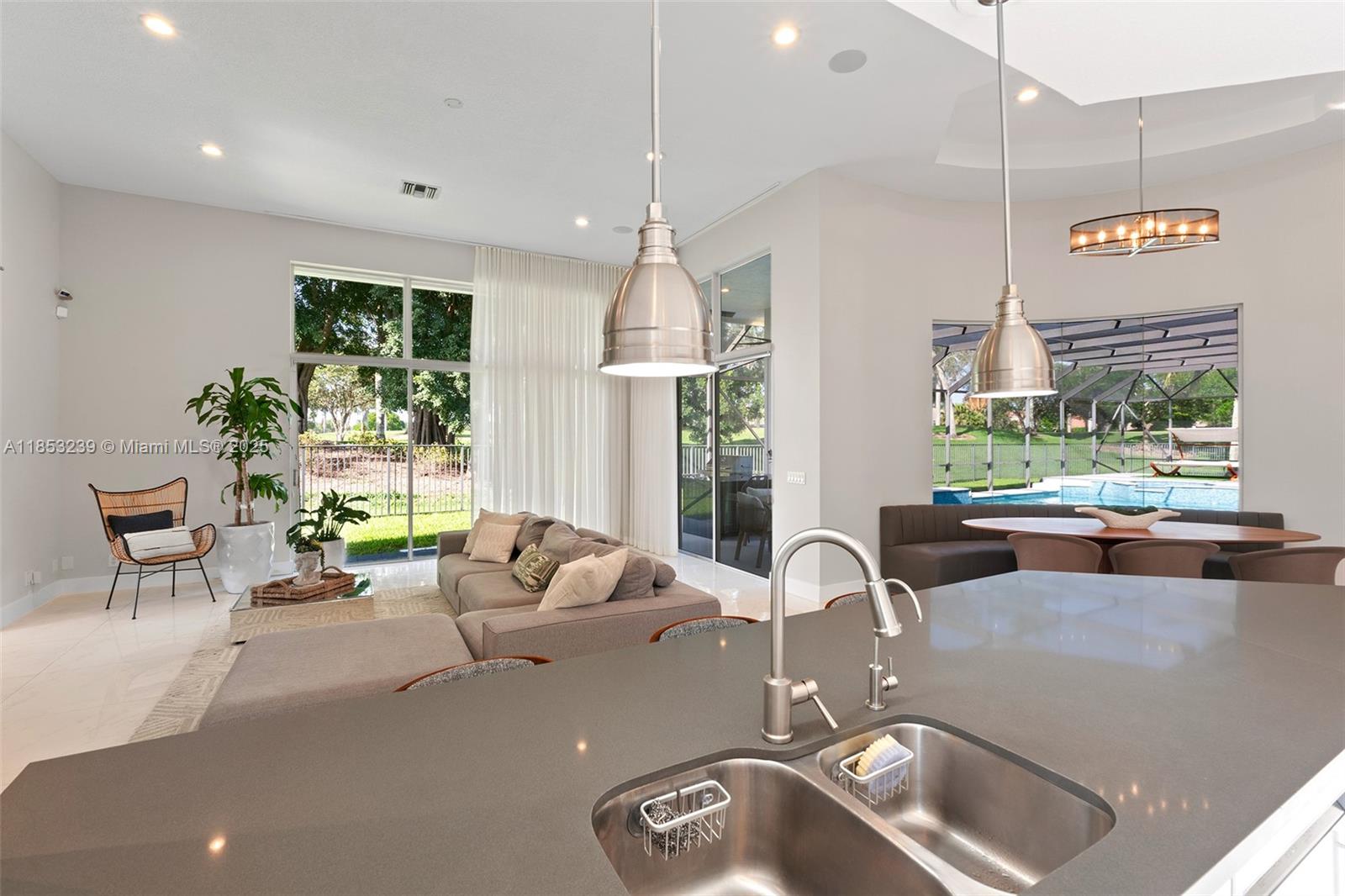 Weston, Florida, 33327, United States, 5 Bedrooms Bedrooms, ,6 BathroomsBathrooms,Residential,For Sale,1919791