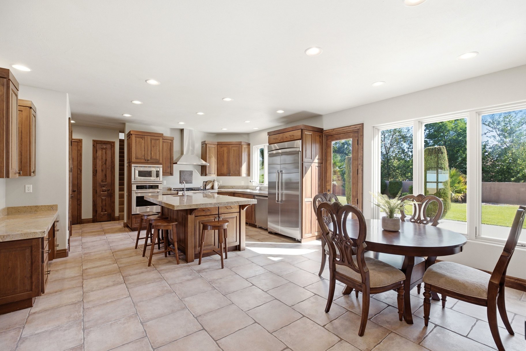  French Country Estate, Tucked Within an Exclusive Luxury Gated Community - 物件實景
