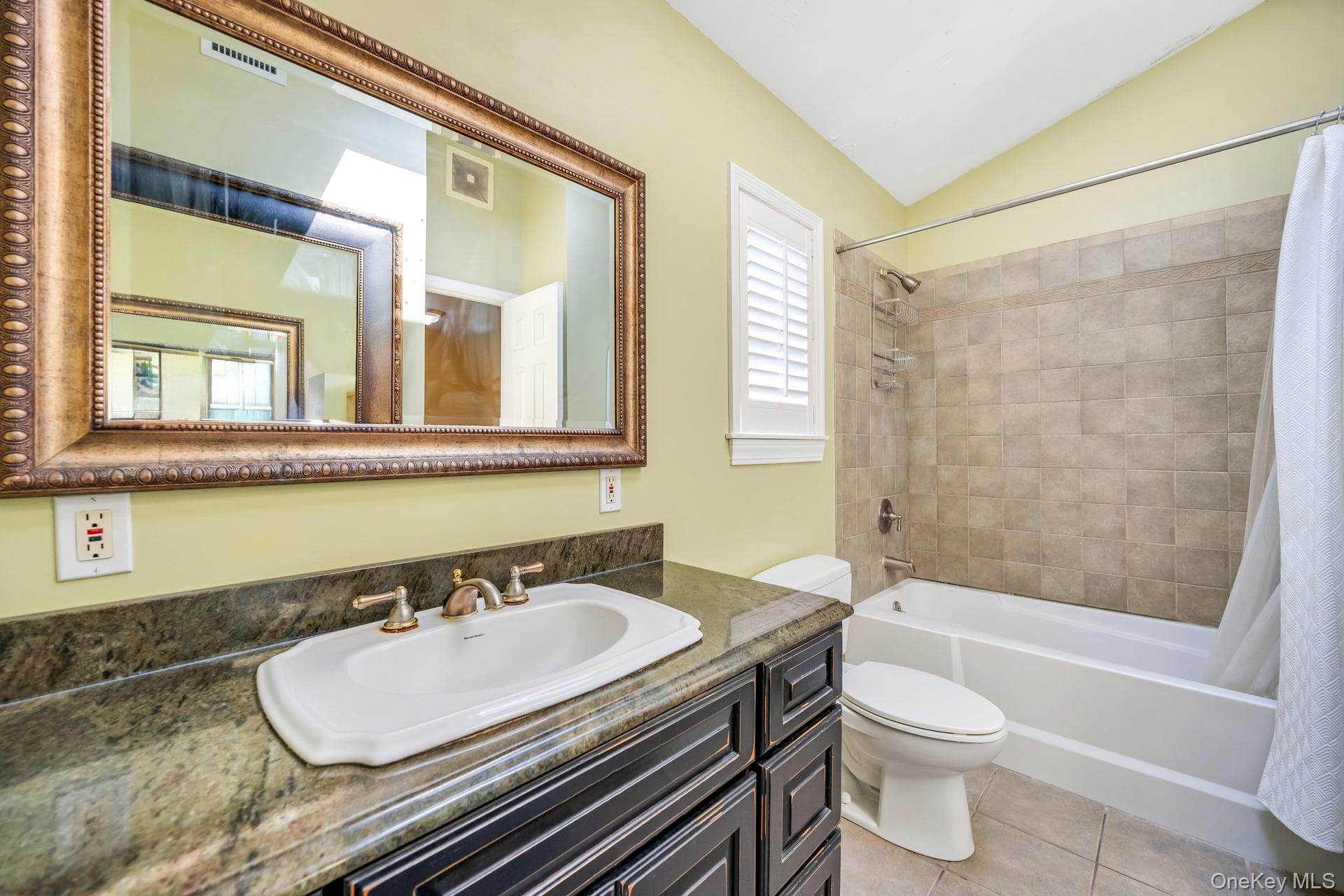 Hauppauge, New York, 11788, United States, 4 Bedrooms Bedrooms, ,3 BathroomsBathrooms,Residential,For Sale,1926093