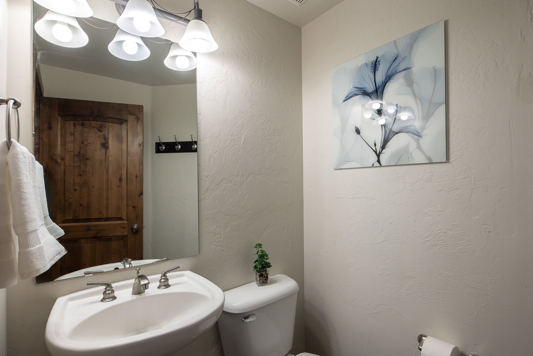  Exceptional Fox Point Townhome with Mountain Views & Prime Location - 物件實景
