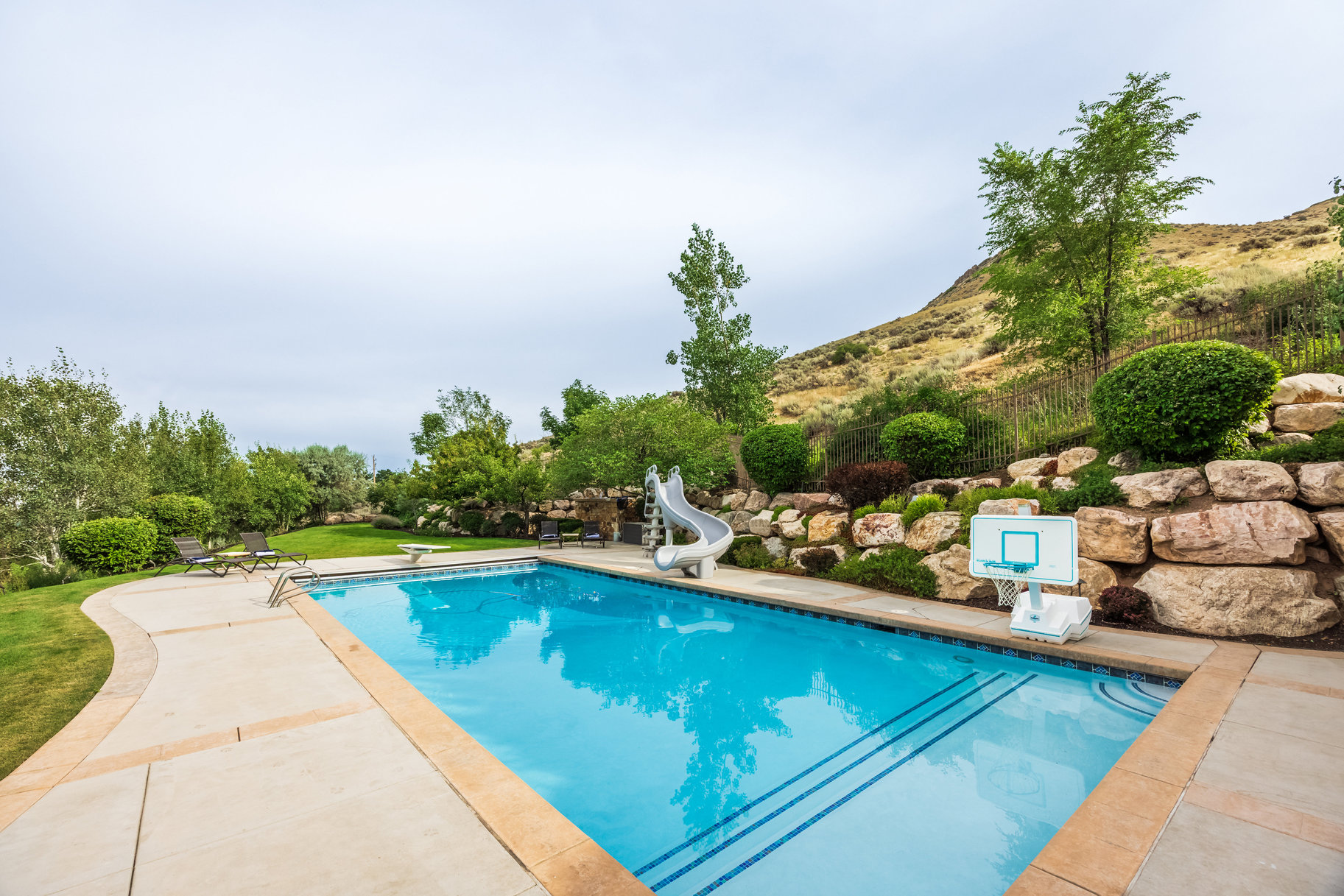  Timeless East Bench Craftsman Estate with Gated Entry, Expansive Light and Views - 物件實景