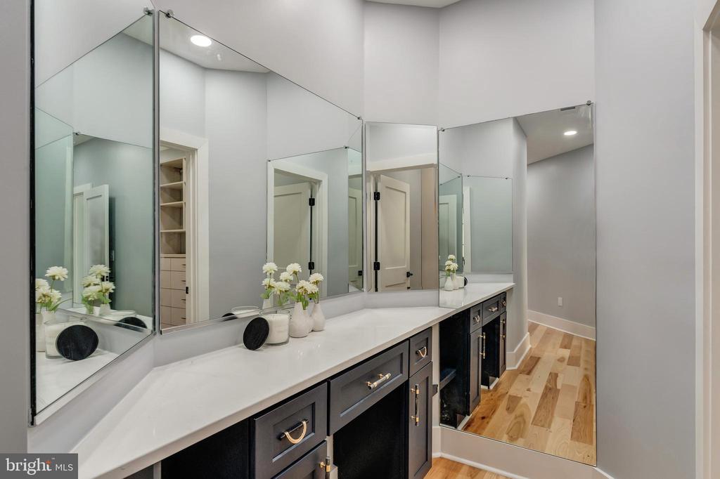 Herndon, Virginia, 20170, United States, 6 Bedrooms Bedrooms, ,6 BathroomsBathrooms,Residential,For Sale,1941281