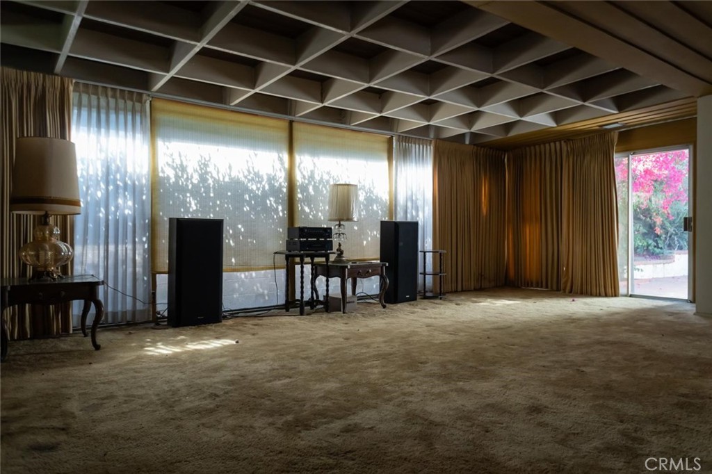 Los Angeles, California, 90018, United States, 2 Bedrooms Bedrooms, ,1 BathroomBathrooms,Residential,For Sale,1928435