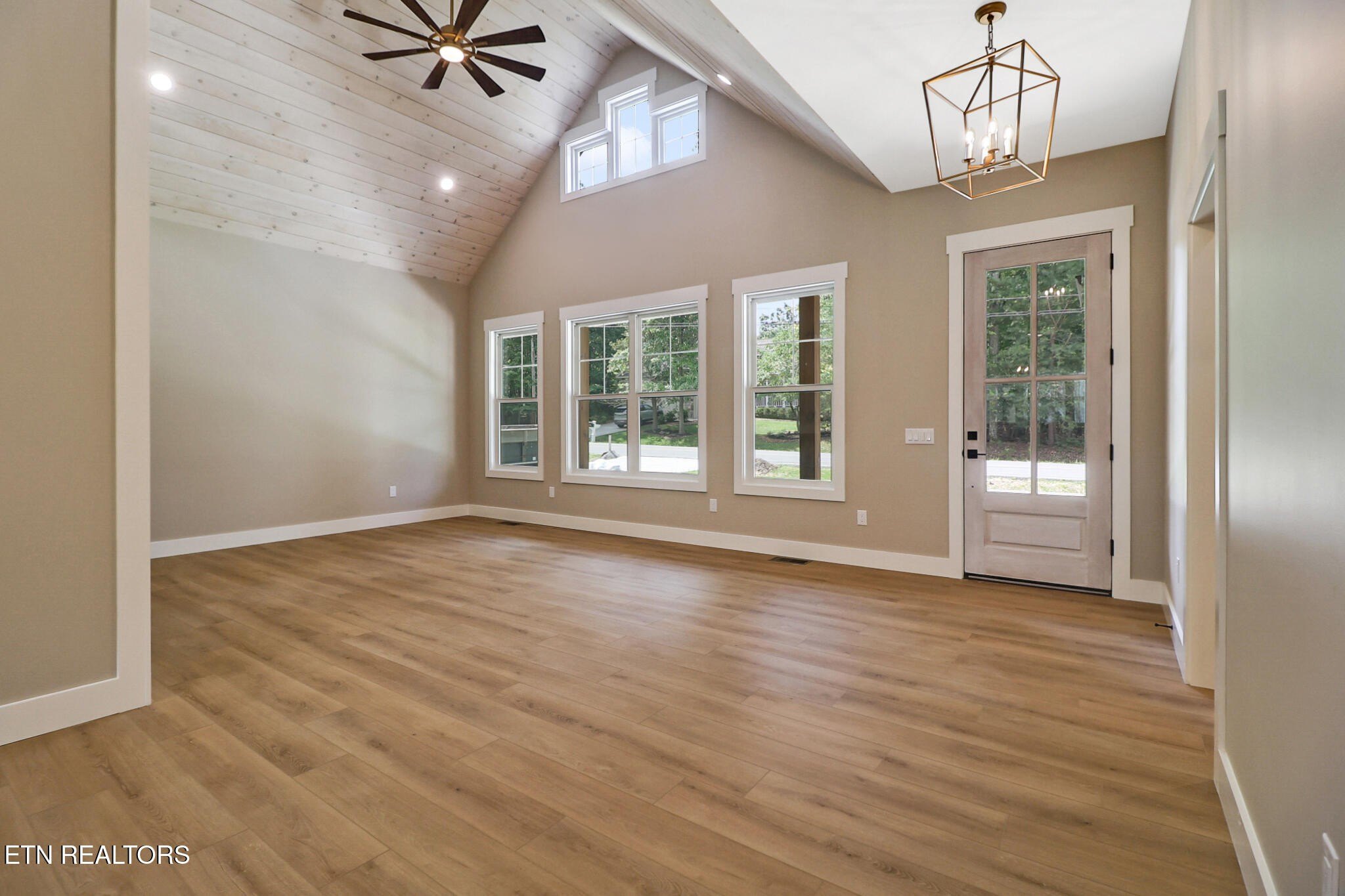 Crossville, Tennessee, 38558, United States, 3 Bedrooms Bedrooms, ,3 BathroomsBathrooms,Residential,For Sale,1998729