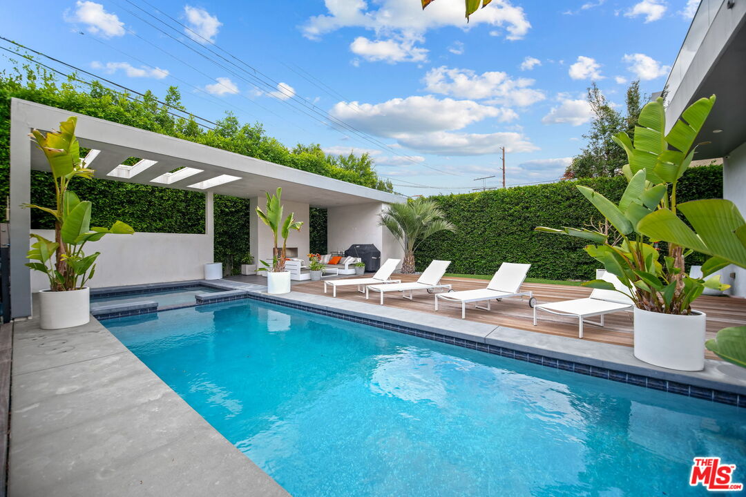 Los Angeles, California, 90046, United States, 5 Bedrooms Bedrooms, ,2 BathroomsBathrooms,Residential,For Sale,1829471