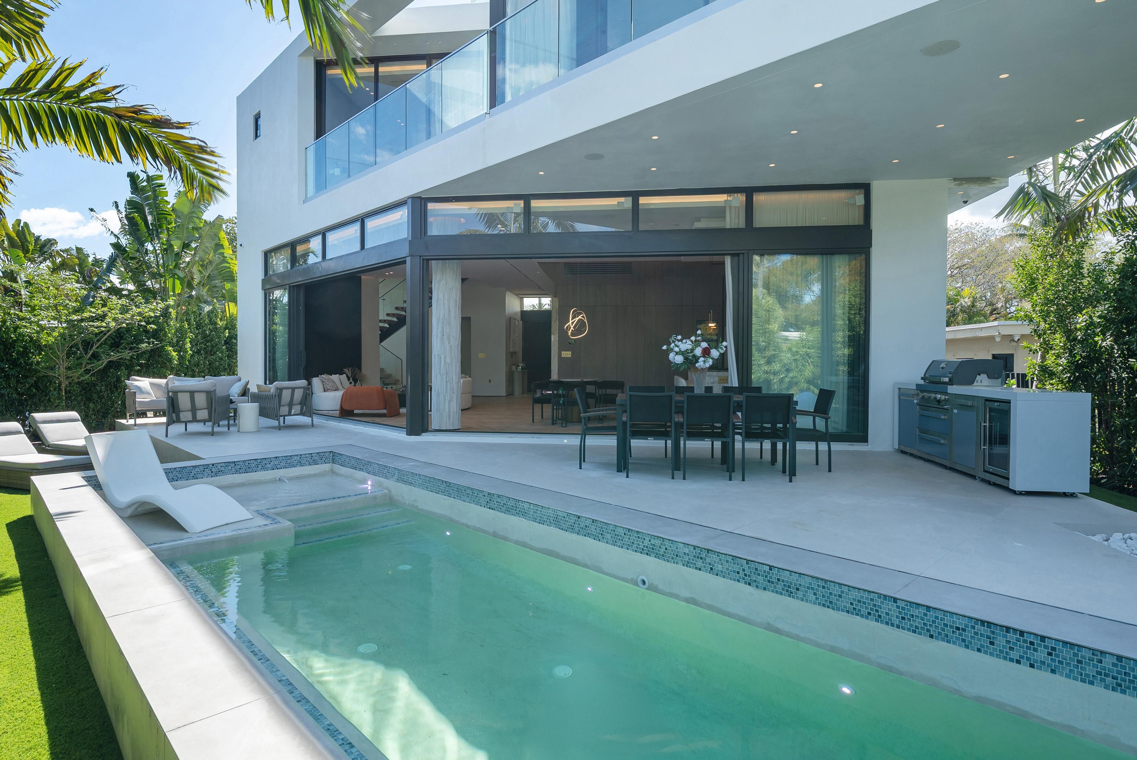  1045 W 47th Ct, Miami Beach, FL, 33140 - 物件實景