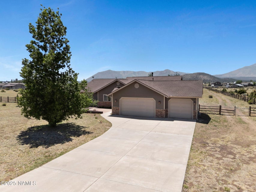 Flagstaff, Arizona, 86004, United States, 3 Bedrooms Bedrooms, ,2 BathroomsBathrooms,Residential,For Sale,1981863