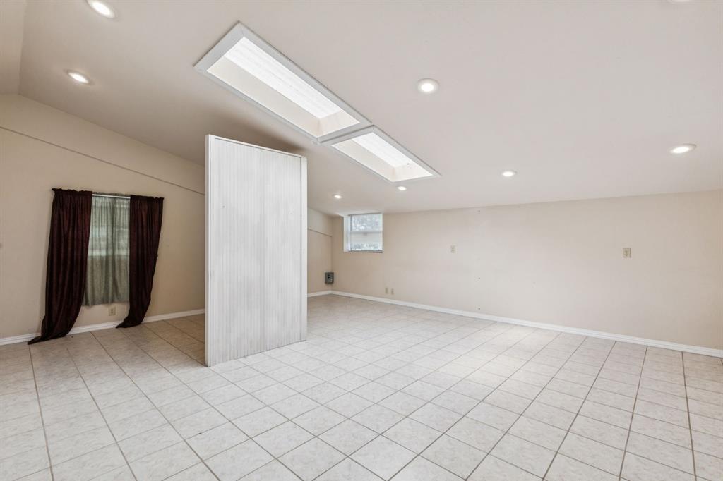 Pottsboro, Texas, 75076, United States, 3 Bedrooms Bedrooms, ,4 BathroomsBathrooms,Residential,For Sale,1949804