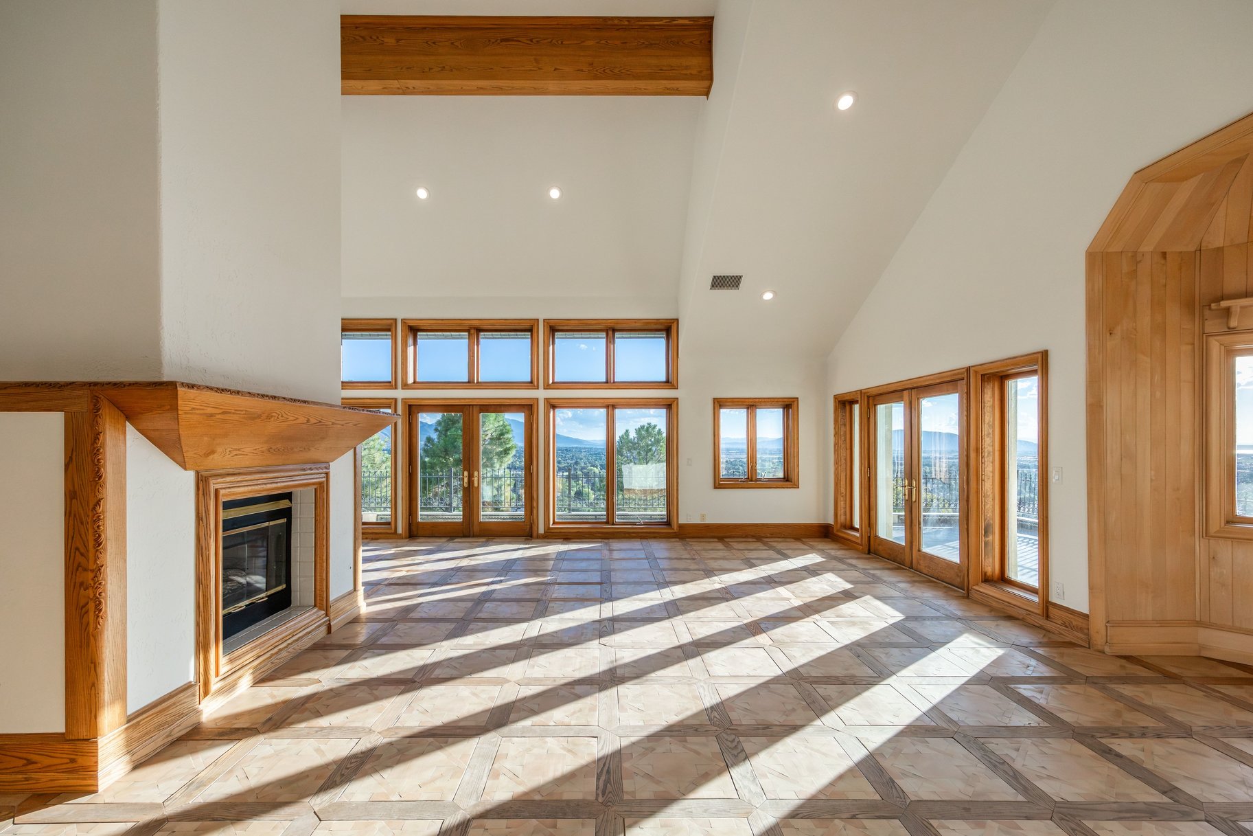  European Estate with Huge Views of the Valley - 物件實景