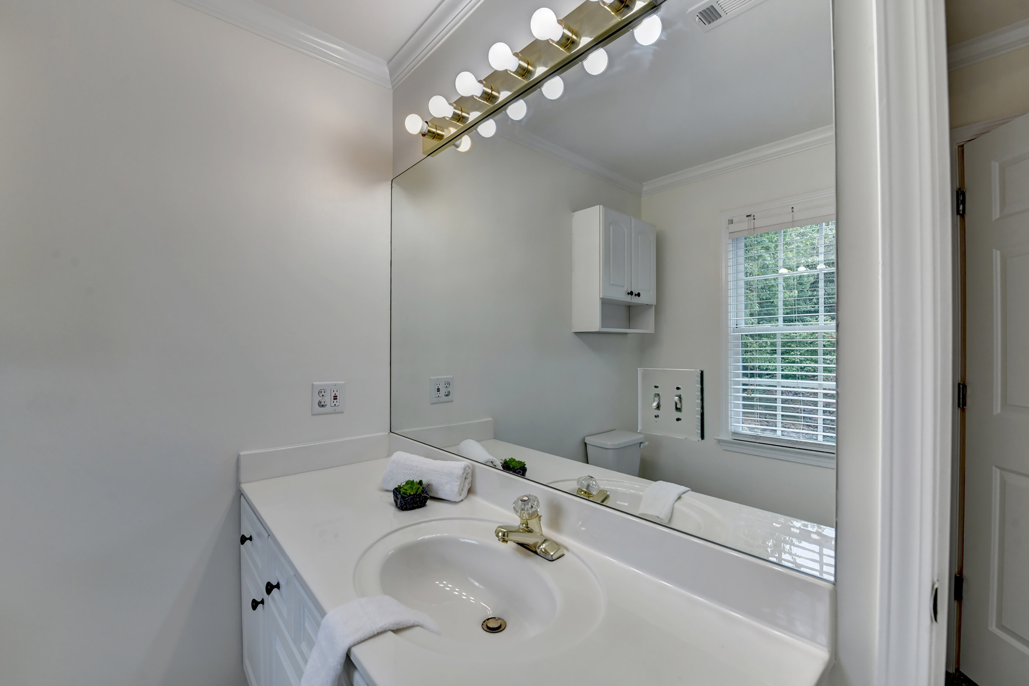  Hard to Find Flat Front Yard with Level Fenced-in Backyard on a Quiet Cul-de-sac - 物件實景