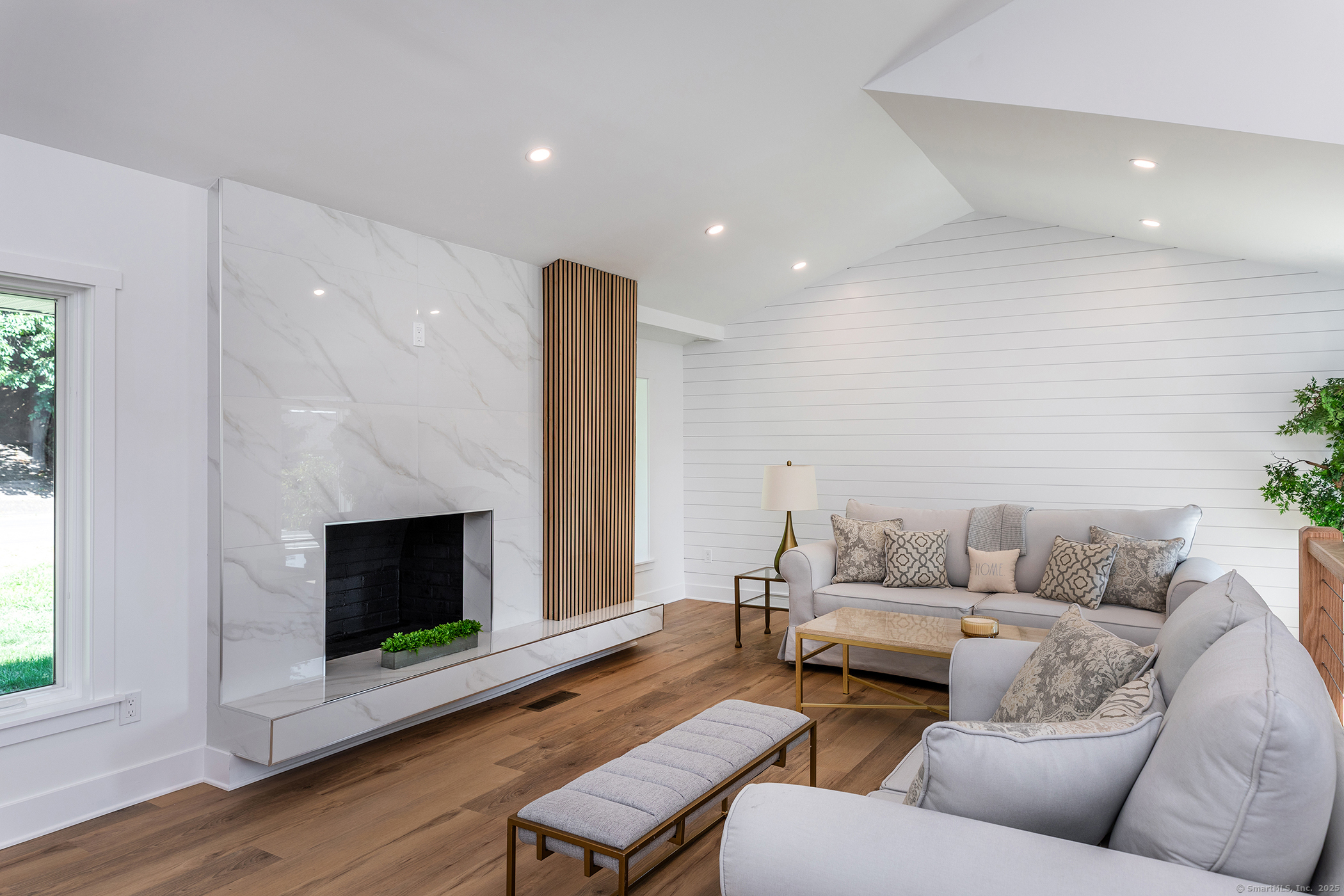 Brookfield, Connecticut, 06804, United States, 3 Bedrooms Bedrooms, ,2 BathroomsBathrooms,Residential,For Sale,1911070