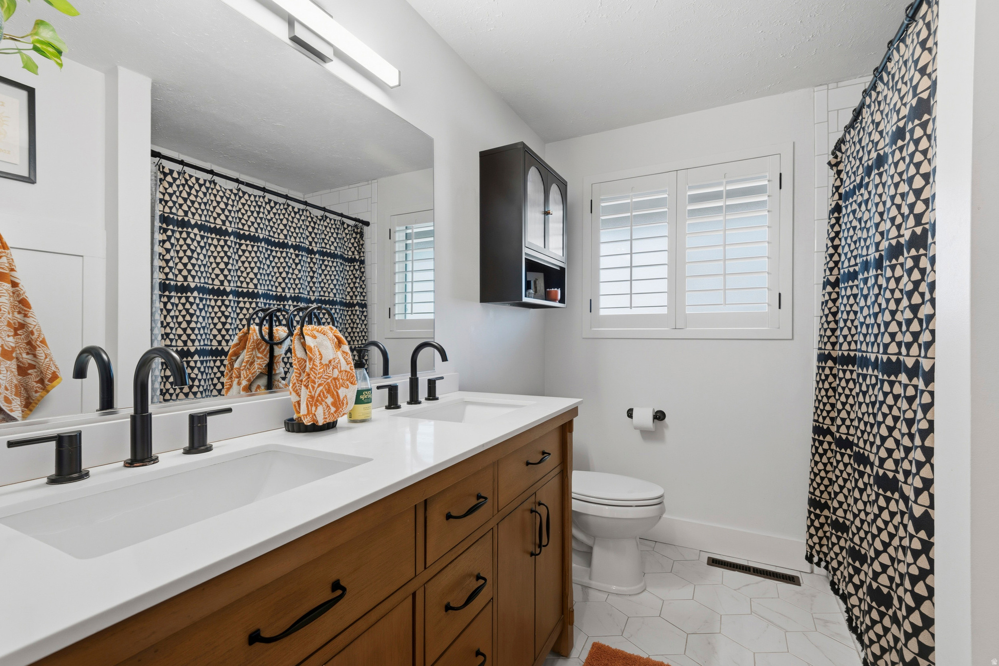 Kaysville, Utah, 84037, United States, 5 Bedrooms Bedrooms, ,1 BathroomBathrooms,Residential,For Sale,2003168