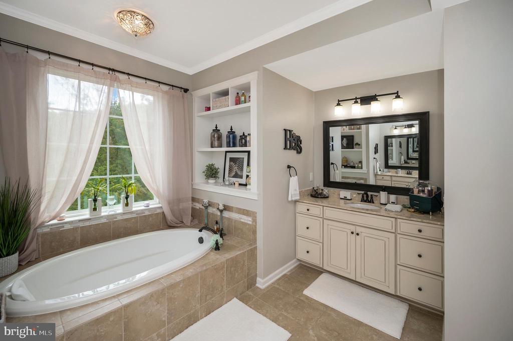 Fredericksburg, Virginia, 22406, United States, 5 Bedrooms Bedrooms, ,6 BathroomsBathrooms,Residential,For Sale,1981857