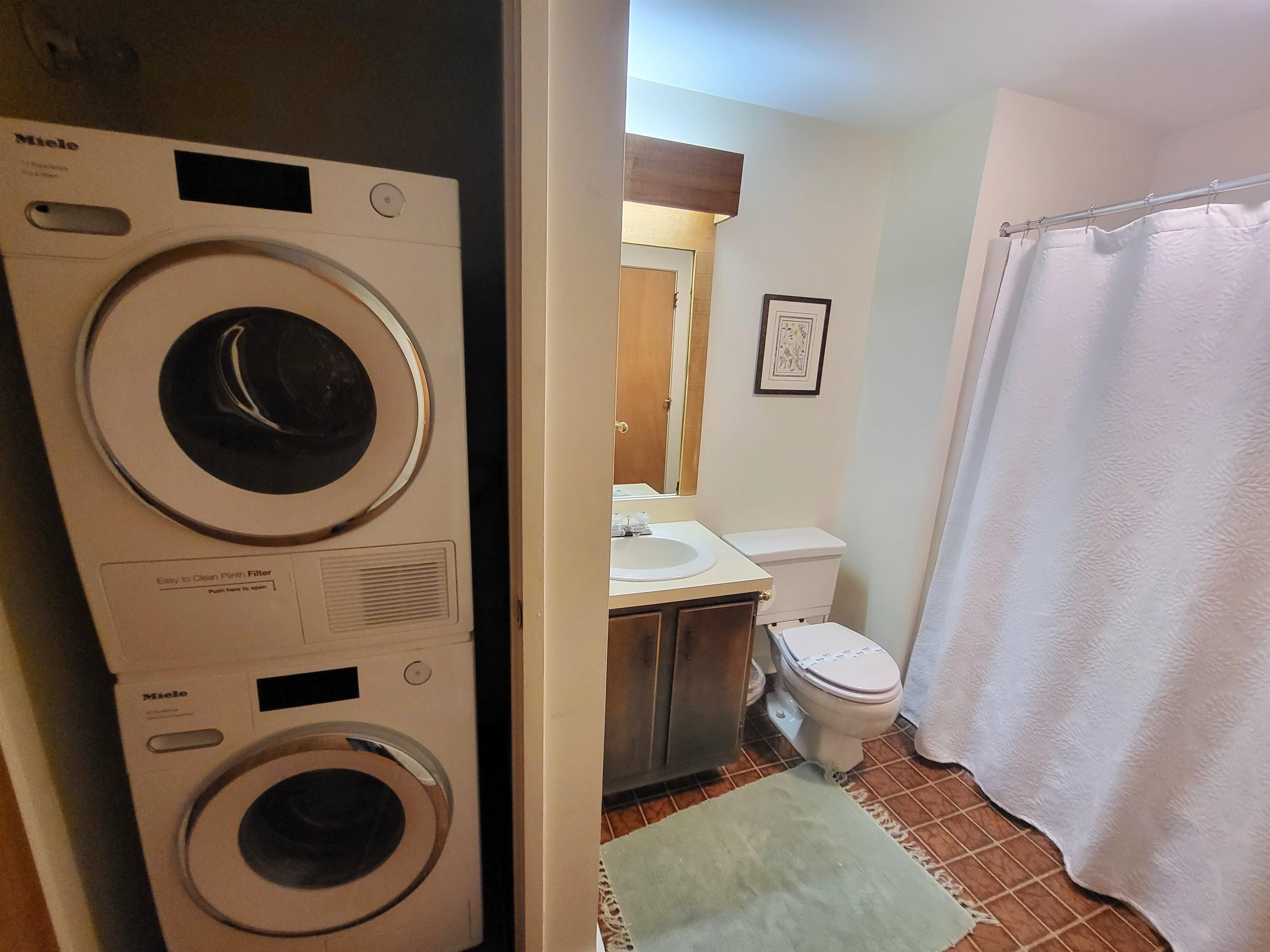 Lincoln, New Hampshire, 03251, United States, 5 Bedrooms Bedrooms, ,2 BathroomsBathrooms,Residential,For Sale,2003487