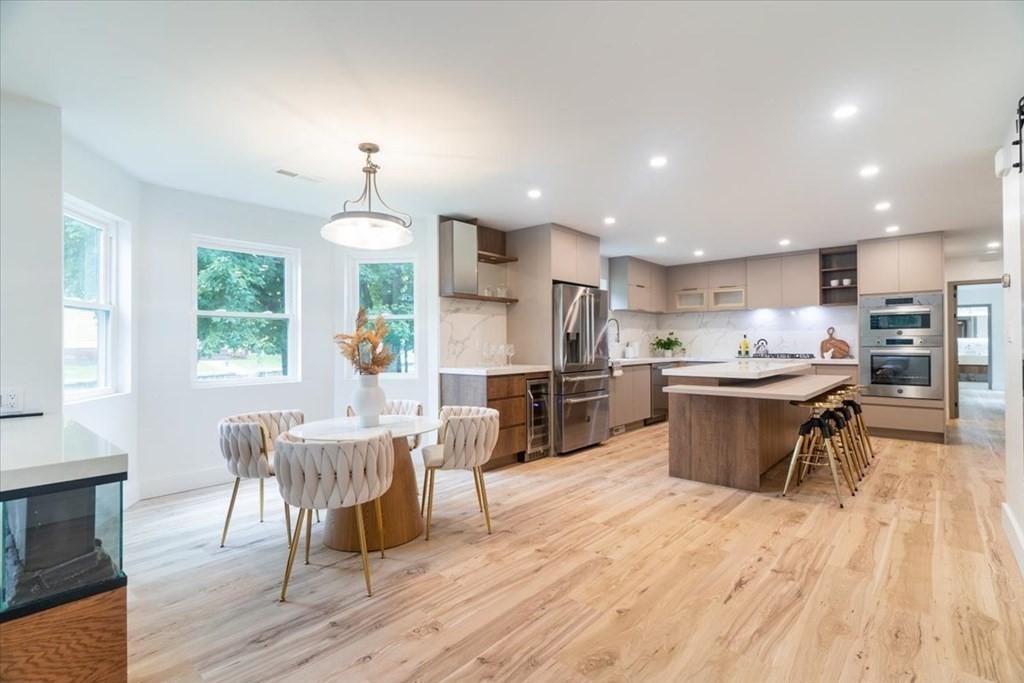 Reading, Massachusetts, 01867, United States, 3 Bedrooms Bedrooms, ,3 BathroomsBathrooms,Residential,For Sale,1880816