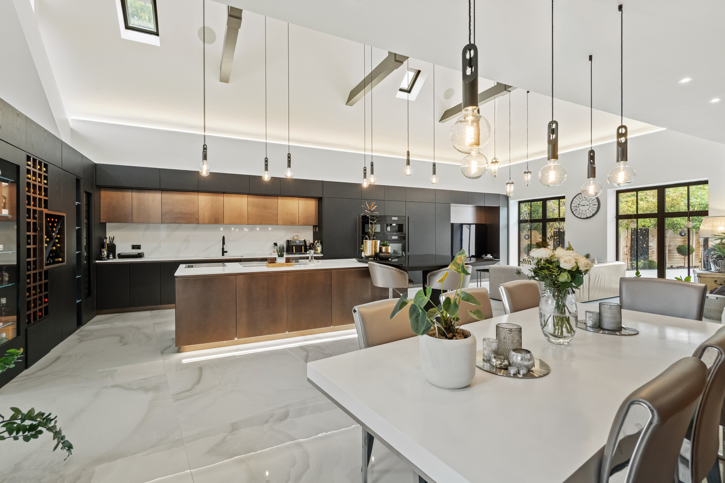  A seven-bedroom Cobham home with a swimming pool and landscaped gardens - 物件實景