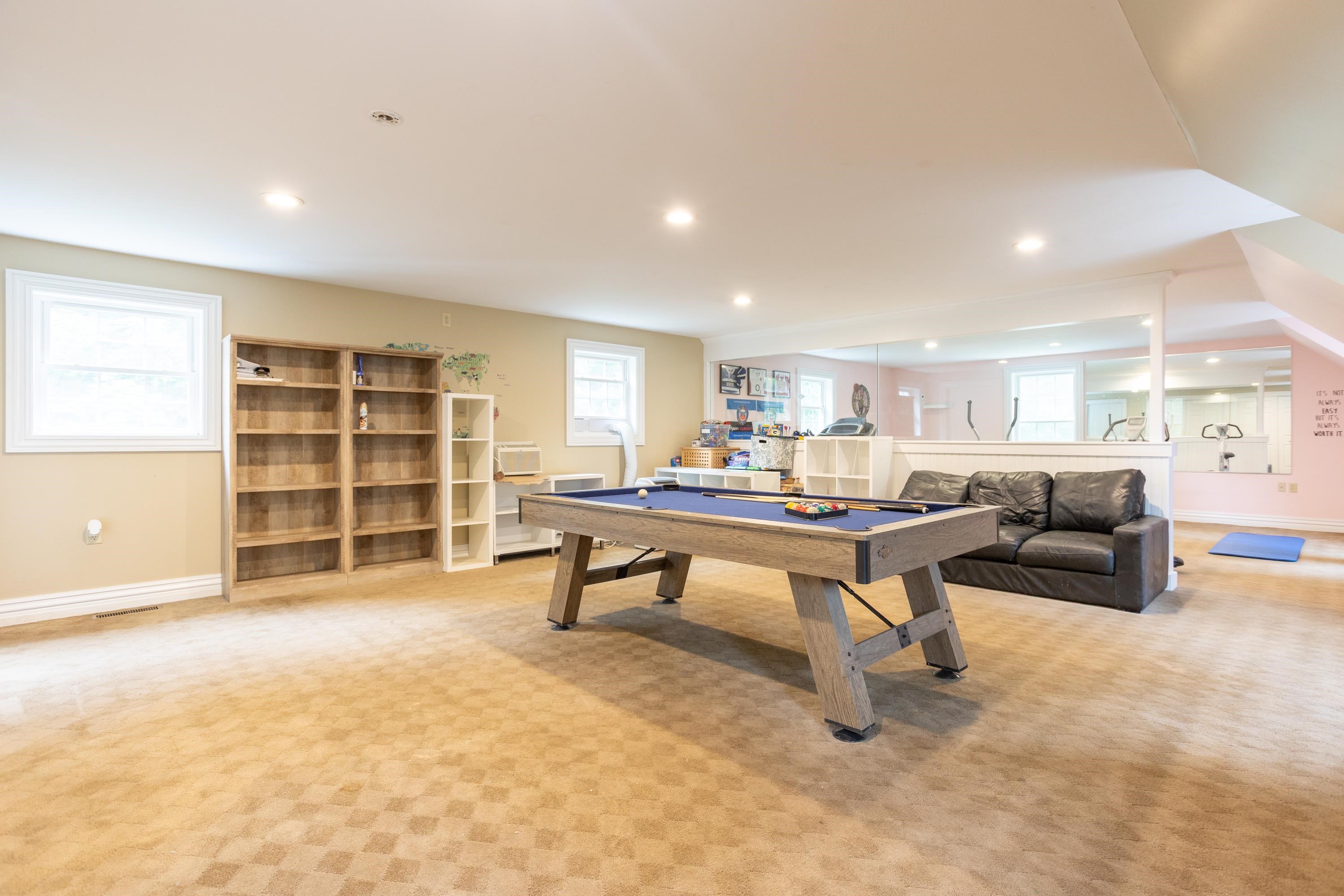 Hollis, New Hampshire, 03049, United States, 4 Bedrooms Bedrooms, ,4 BathroomsBathrooms,Residential,For Sale,1895545