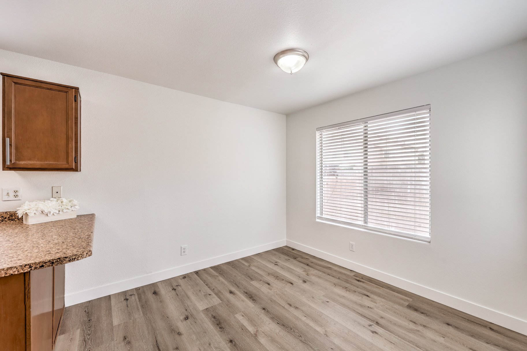  Fresh, Spacious & Move-In Ready — Green Valley Home on an Oversized Lot - 物件實景