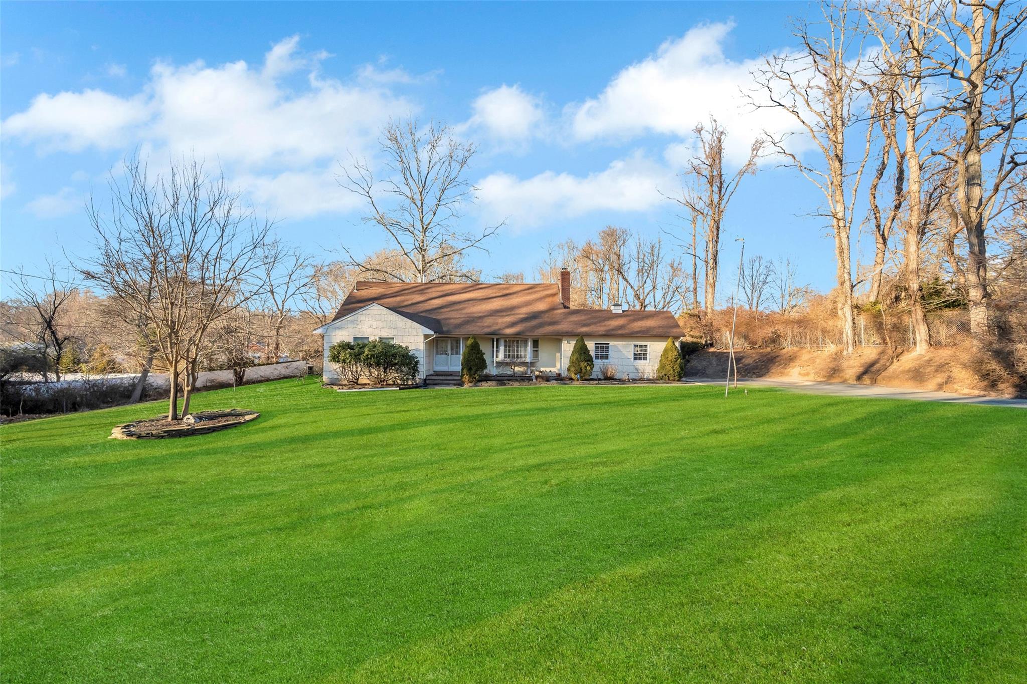 Hauppauge, New York, 11788, United States, 4 Bedrooms Bedrooms, ,2 BathroomsBathrooms,Residential,For Sale,1714342