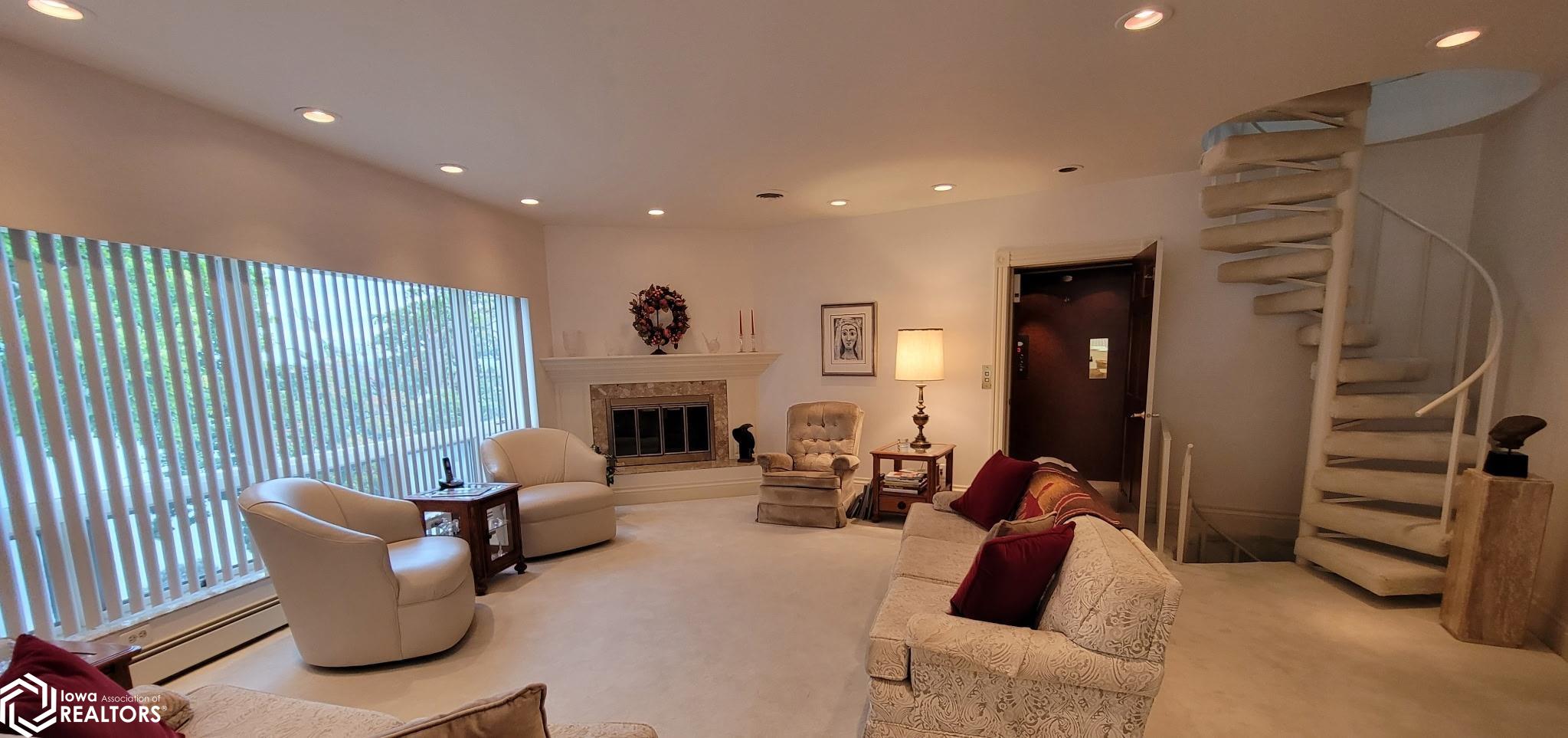 Burlington, Iowa, 52601, United States, 4 Bedrooms Bedrooms, ,3 BathroomsBathrooms,Residential,For Sale,1931272
