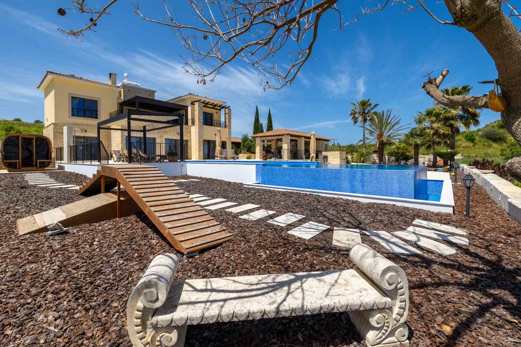  Four Plus One Bedroom Villa with Private Pool in Stroumbi, Pafos - 物件實景