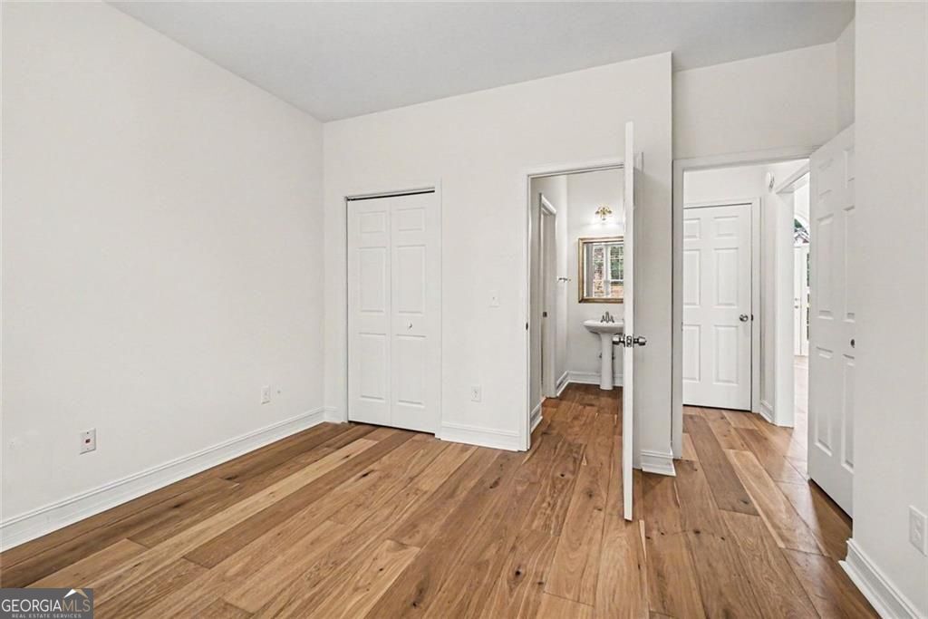 Roswell, Georgia, 30075, United States, 5 Bedrooms Bedrooms, ,4 BathroomsBathrooms,Residential,For Sale,2044480