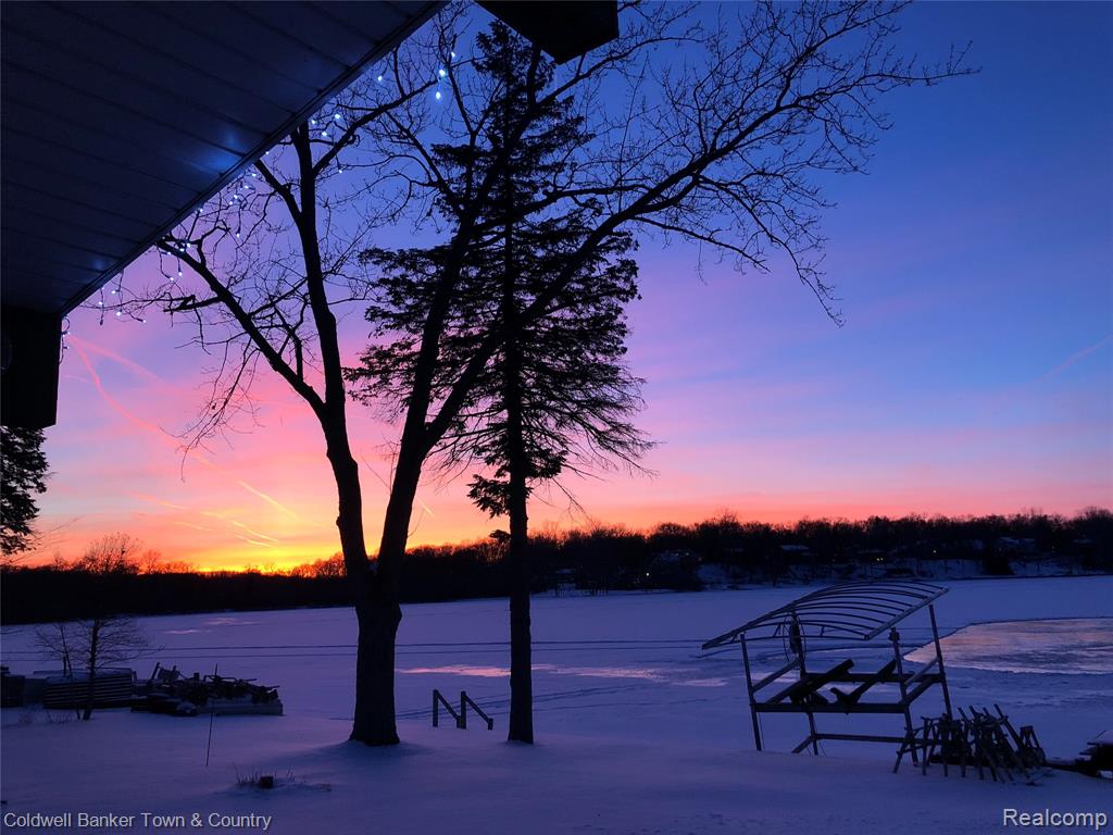 Whitmore Lake, Michigan, 48189, United States, 3 Bedrooms Bedrooms, ,2 BathroomsBathrooms,Residential,For Sale,1925473