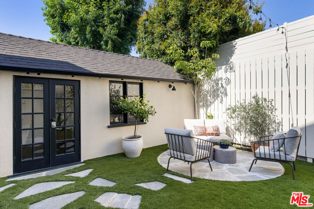 Los Angeles, California, 90039, United States, 3 Bedrooms Bedrooms, ,2 BathroomsBathrooms,Residential,For Sale,1856882