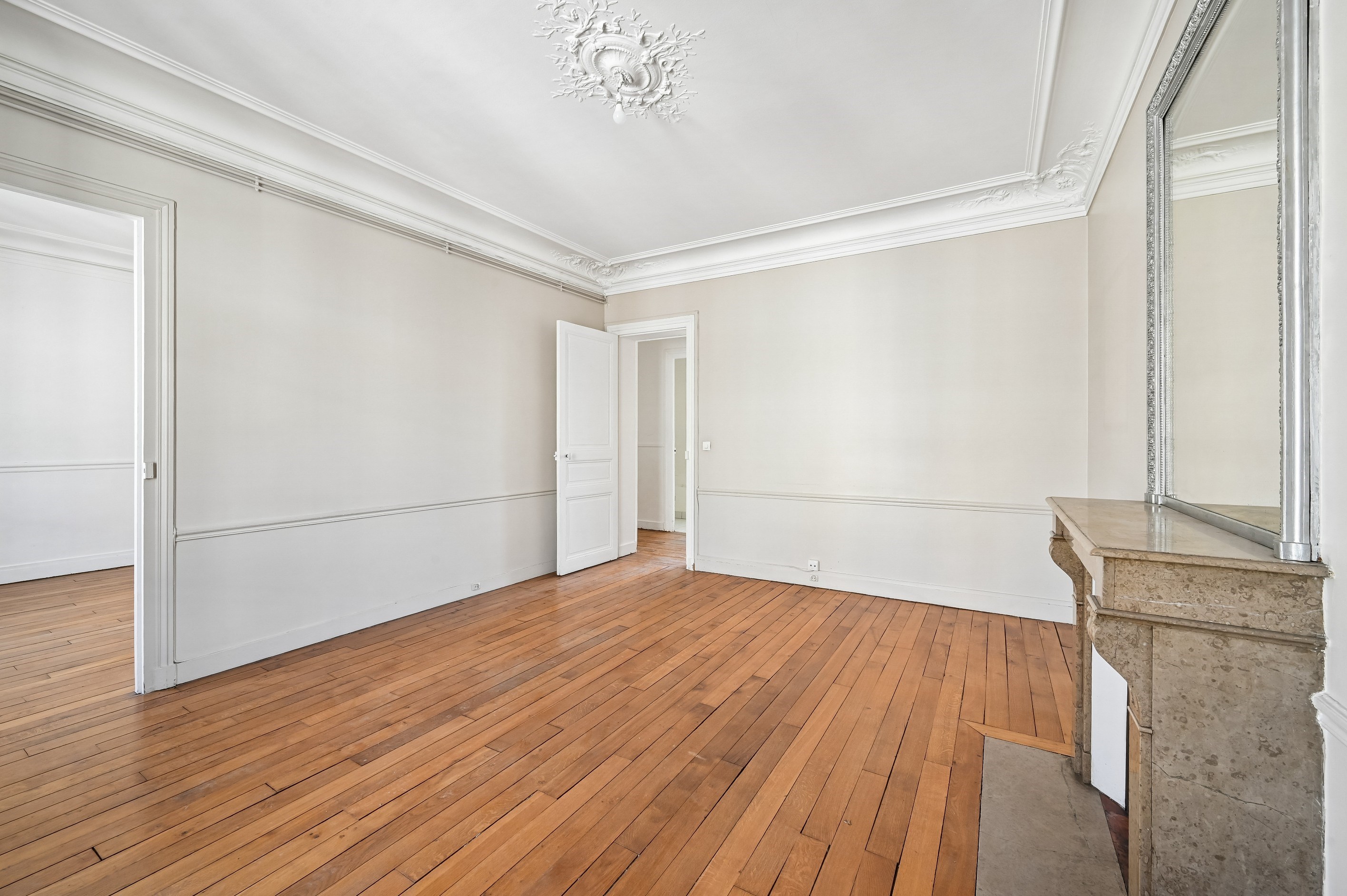  4-Room Apartment Requiring Renovation - Neuilly-sur-Seine - 物件實景